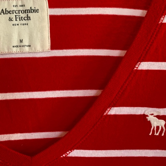 A&F  RED - Picture 4 of 4